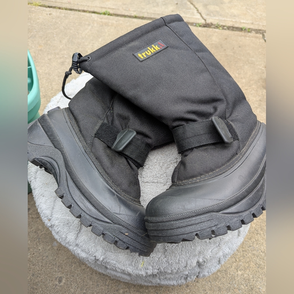 Men's Trukk Lined & Insulated Black Snow Boots Size 8